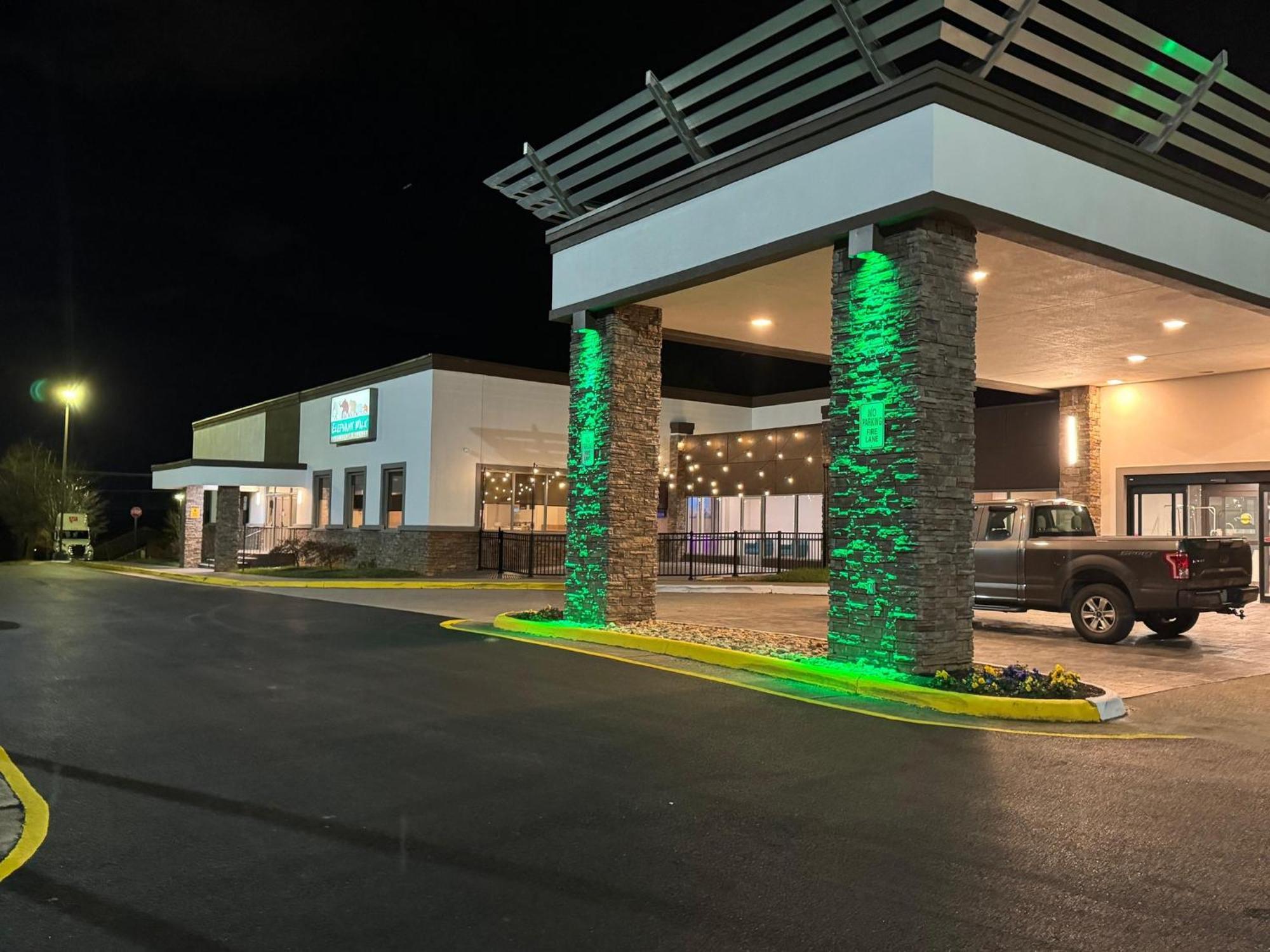 Holiday Inn Roanoke - Tanglewood Route 419 & I 581, An Ihg Hotel Exterior photo